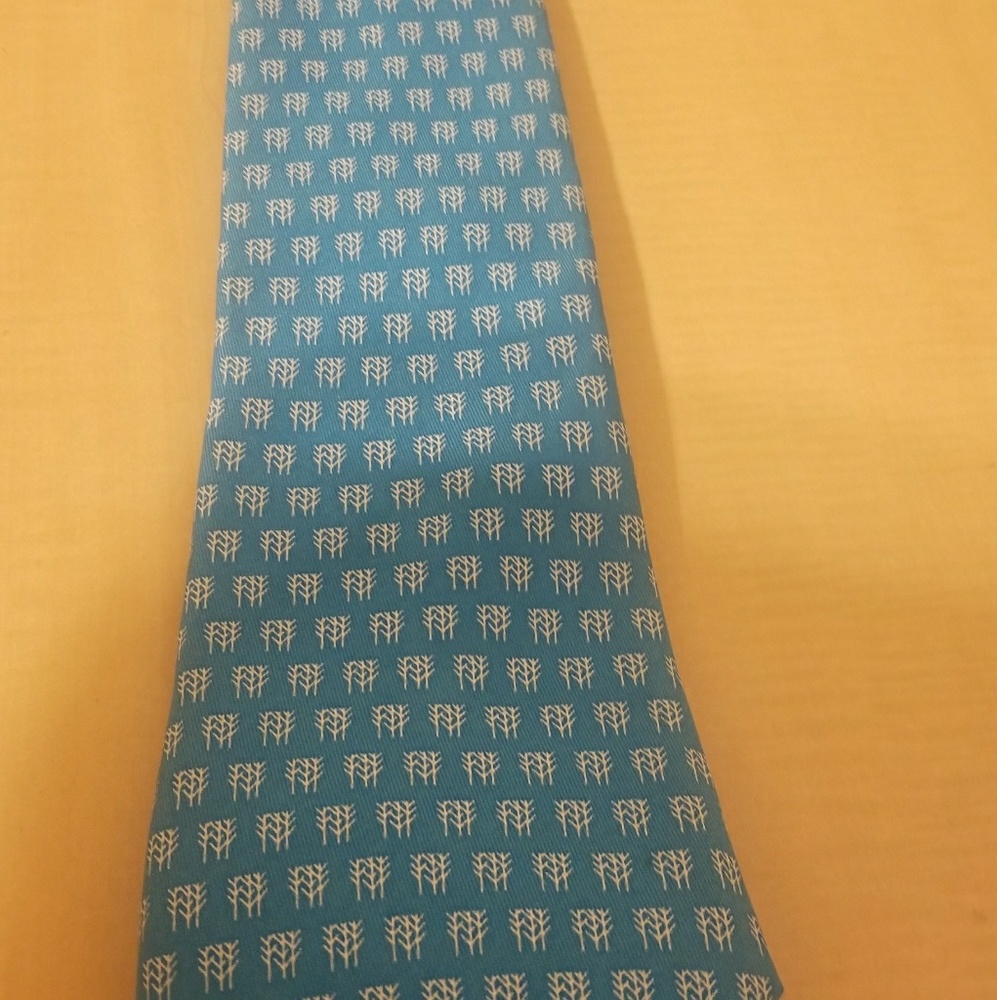 Vineyard vines tie